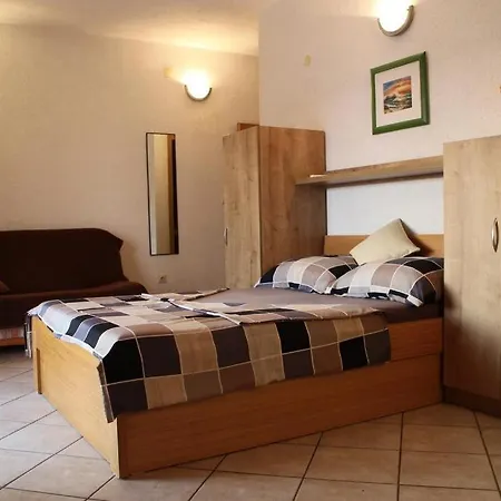 Studio In With Seaview, Terrace, Air Condition, Wifi Pirovac
