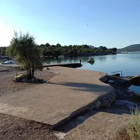 Studio In With Seaview, Terrace, Air Condition, Wifi Pirovac