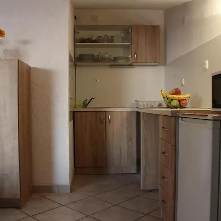 Apartment Studio In With Seaview, Terrace, Air Condition, Wifi Pirovac